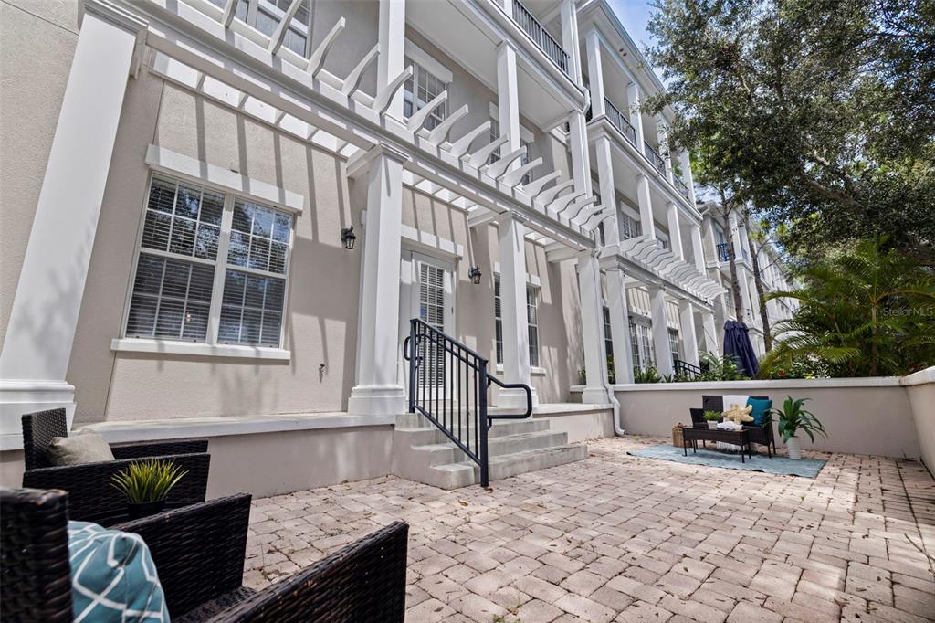 300 NEWBURY PLACE N, ST PETERSBURG, FL — photo 3 of 30