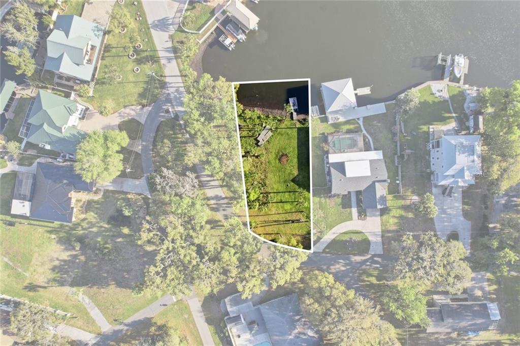 20 NW Magnolia CIRCLE, CRYSTAL RIVER, FL — photo 2 of 6