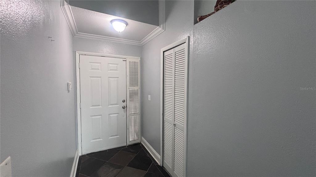 7608 GLADES CT, TAMPA, FL — photo 3 of 22