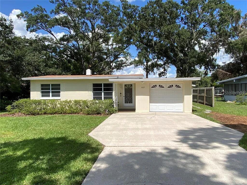 1025 LAKE JESSAMINE DRIVE