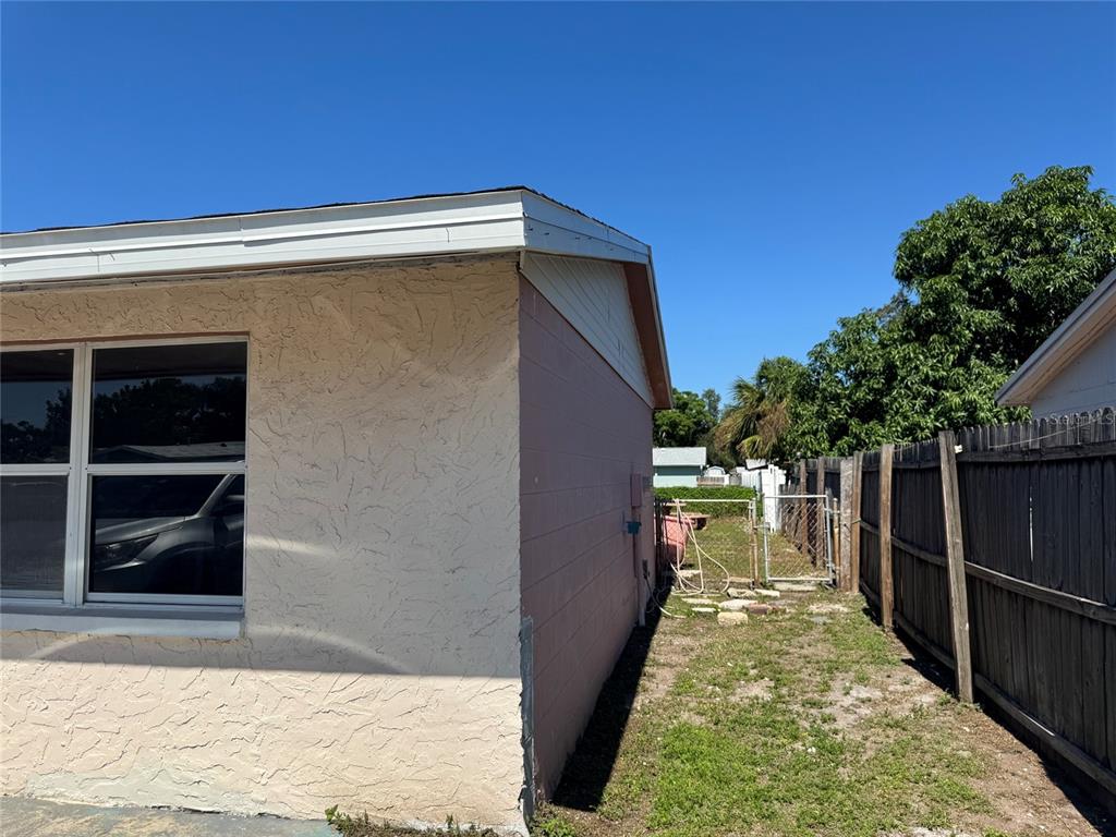5821 90TH AVENUE N, PINELLAS PARK, FL — photo 2 of 18