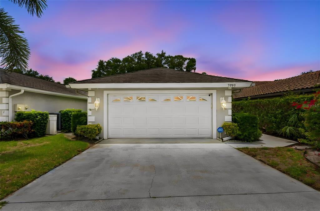 7656 PALM AIRE LANE