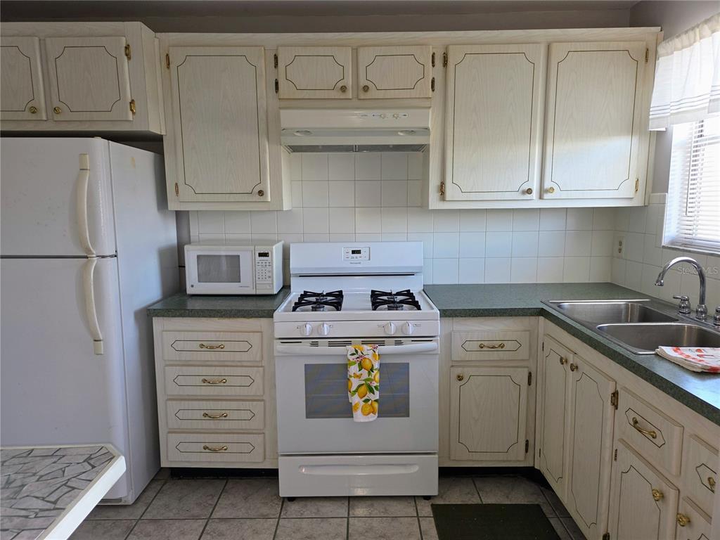 3018 59TH STREET S UNIT 303, GULFPORT, FL — photo 4 of 33