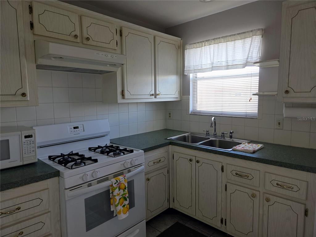 3018 59TH STREET S UNIT 303, GULFPORT, FL — photo 5 of 33
