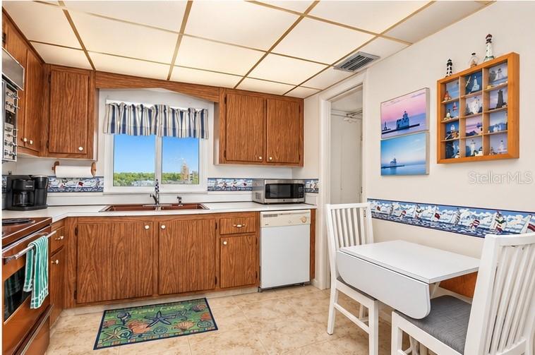 4575 COVE CIRCLE UNIT 709, ST PETERSBURG, FL — photo 2 of 54