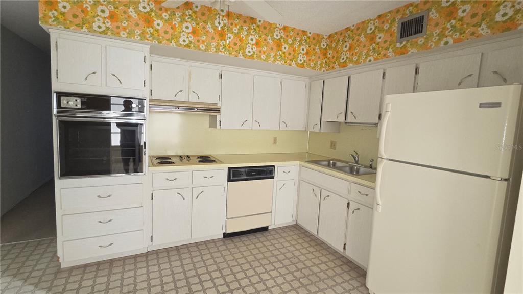 2402 ECUADORIAN WAY UNIT 48, CLEARWATER, FL — photo 2 of 9