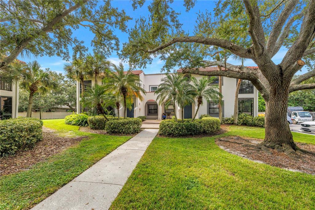 484 SANTA CRUZ PLACE NE UNIT F, ST PETERSBURG, FL — photo 3 of 42