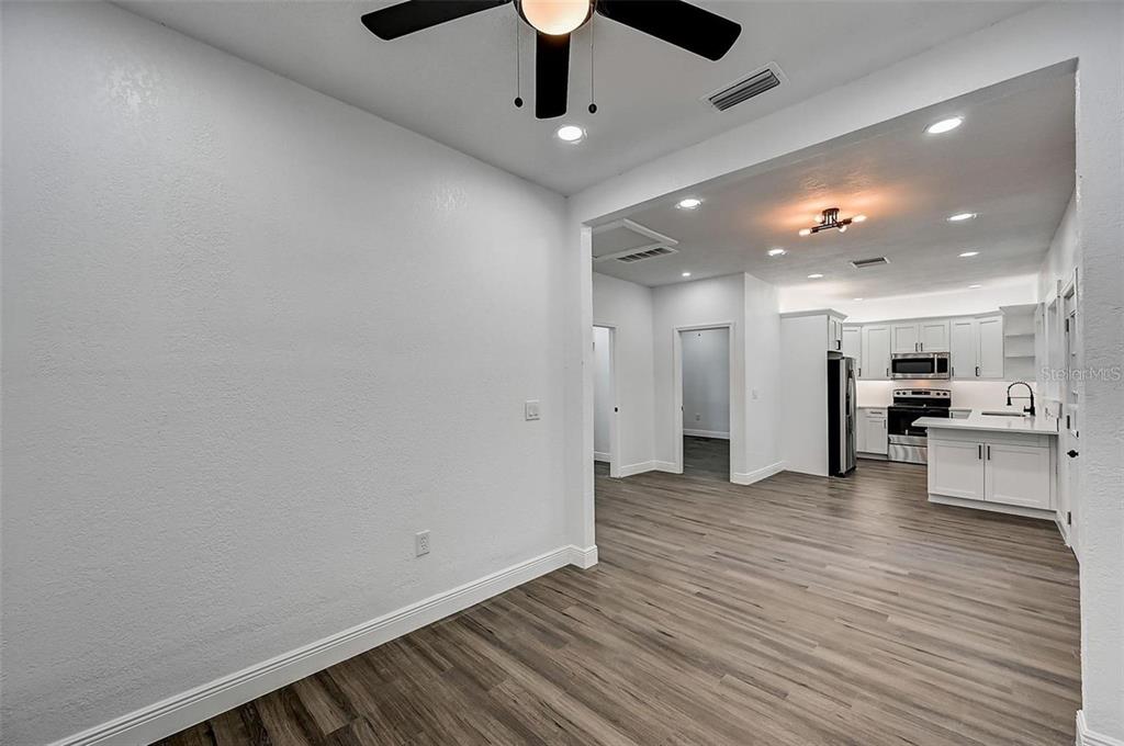 1622 BALLARD PARK DRIVE, BRADENTON, FL — photo 4 of 29