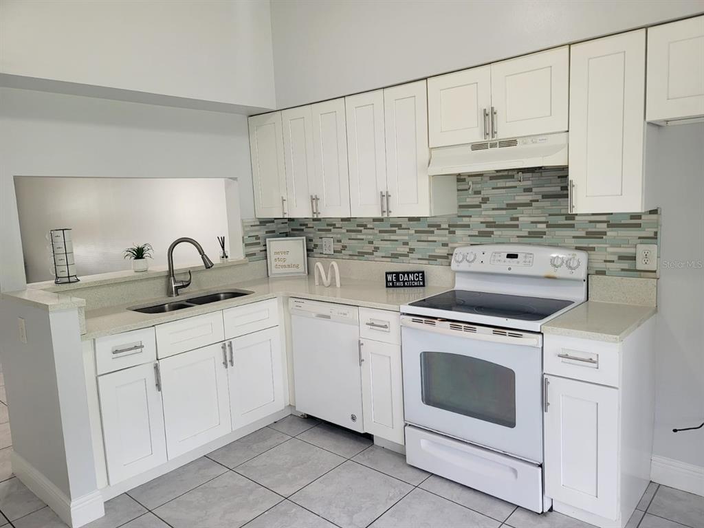 3254 CHESSWOOD AVENUE, KISSIMMEE, FL — photo 5 of 14