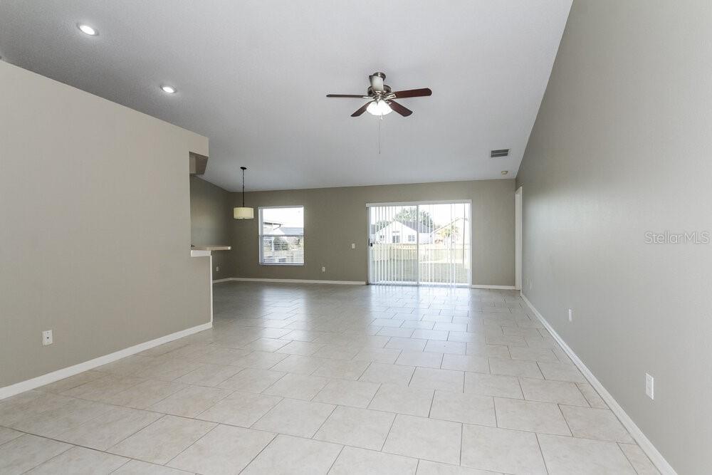 12515 MIDPOINTE DRIVE, RIVERVIEW, FL — photo 2 of 15