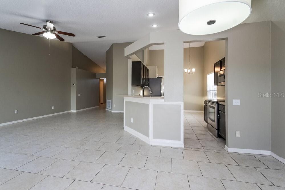 12515 MIDPOINTE DRIVE, RIVERVIEW, FL — photo 4 of 15