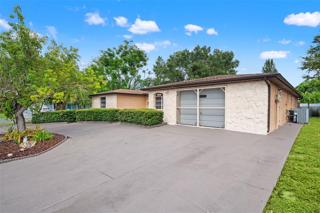 9926 LAKESIDE LANE, PORT RICHEY, FL — photo 3 of 30