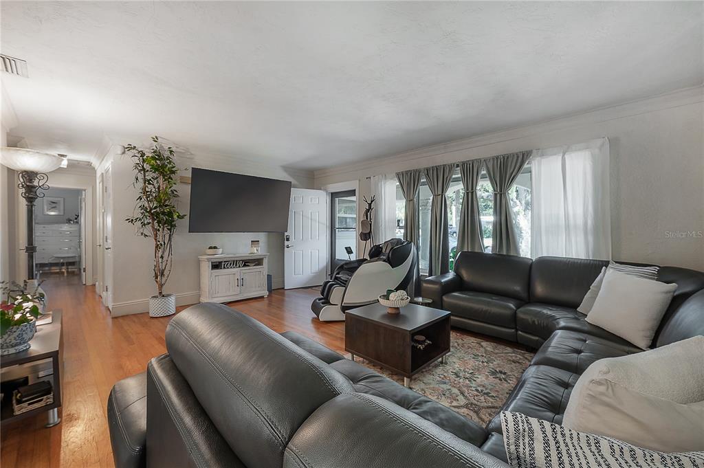 3138 W EUCLID AVENUE, TAMPA, FL — photo 4 of 30