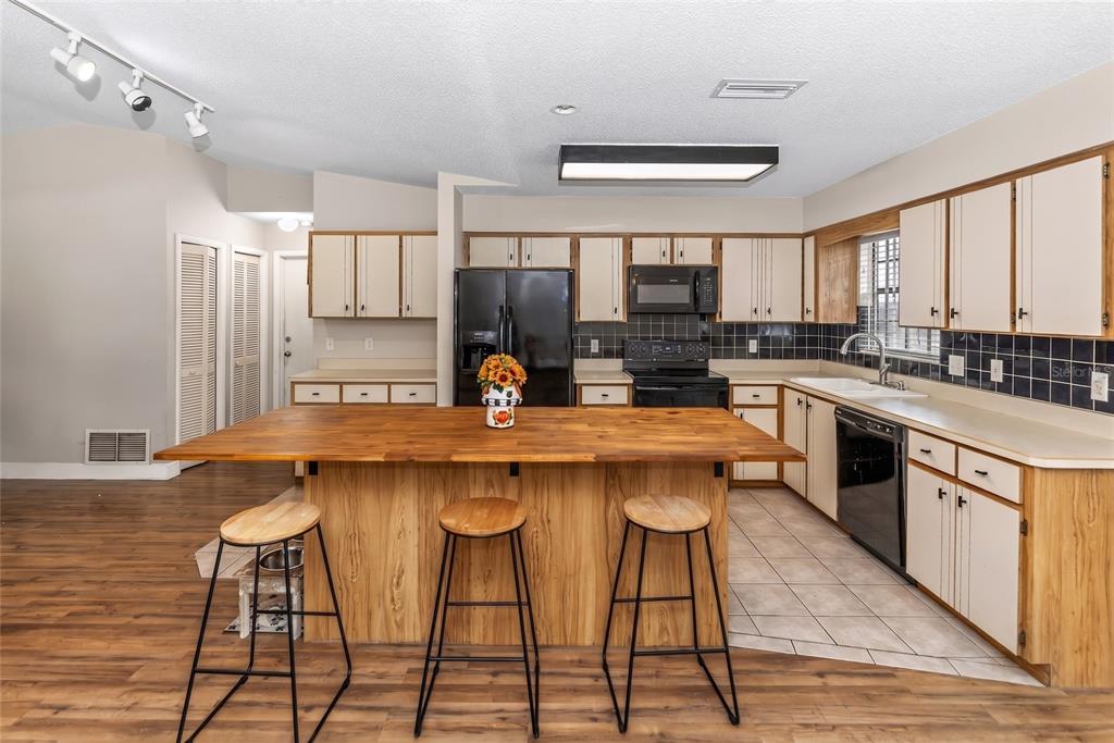 2512 PINE TREE DRIVE, EDGEWATER, FL — photo 4 of 25