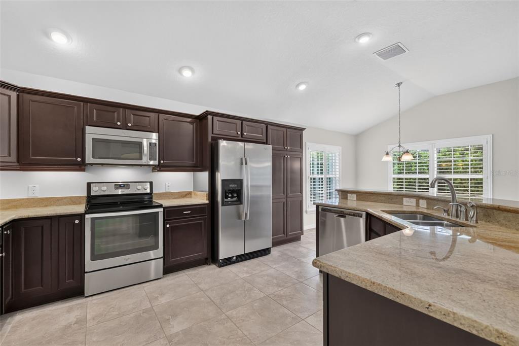 3376 MAYFLOWER LOOP, THE VILLAGES, FL — photo 4 of 54