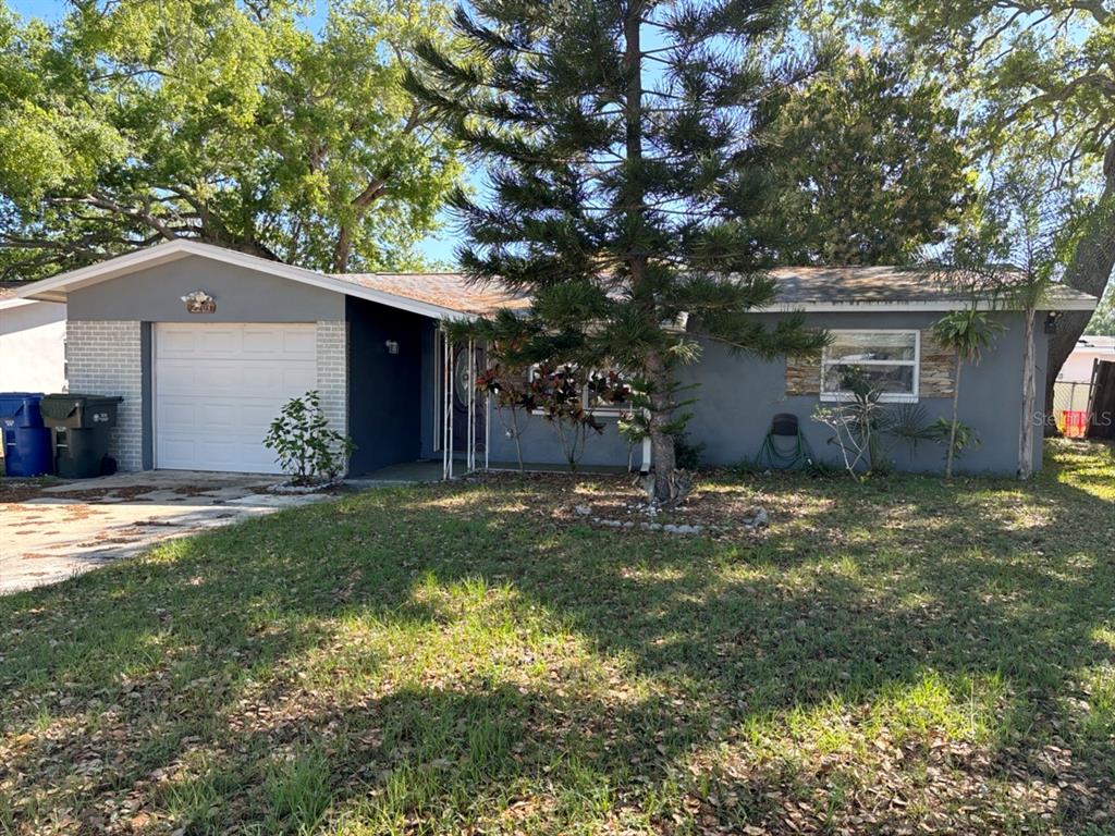 2203 GLADYS STREET