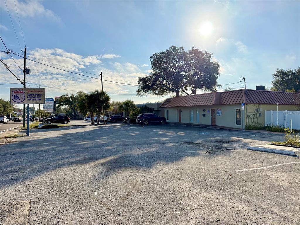1302 W BUSCH BOULEVARD