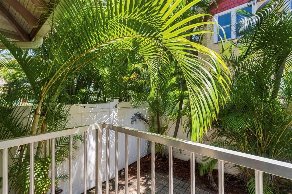 406 10TH AVENUE NE, ST PETERSBURG, FL — photo 5 of 48
