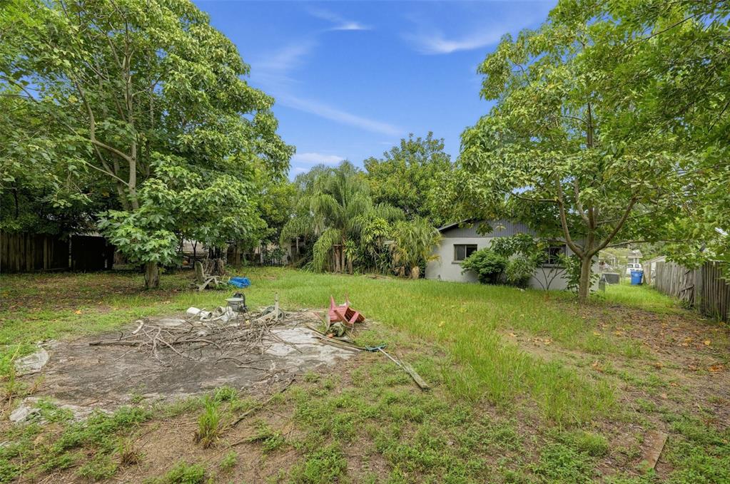 2219 11TH AVENUE W, BRADENTON, FL — photo 2 of 30