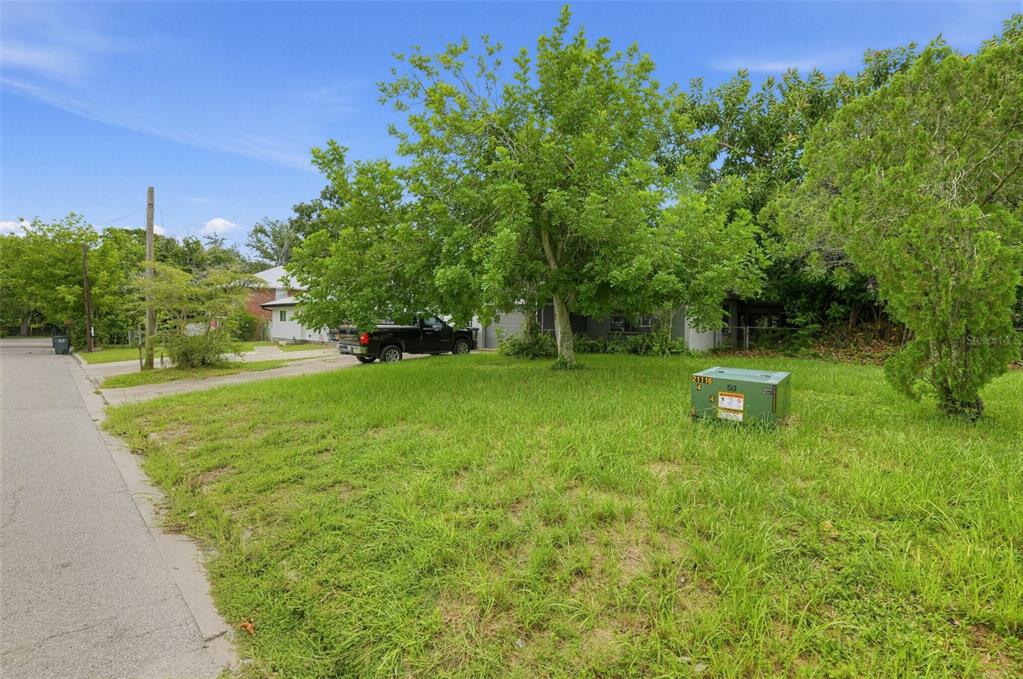 2219 11TH AVENUE W, BRADENTON, FL — photo 4 of 30