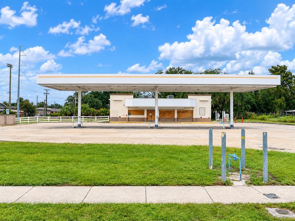 2425 W MEMORIAL BOULEVARD