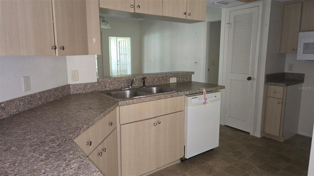 1681 N DOLTON POINT, CRYSTAL RIVER, FL — photo 2 of 18