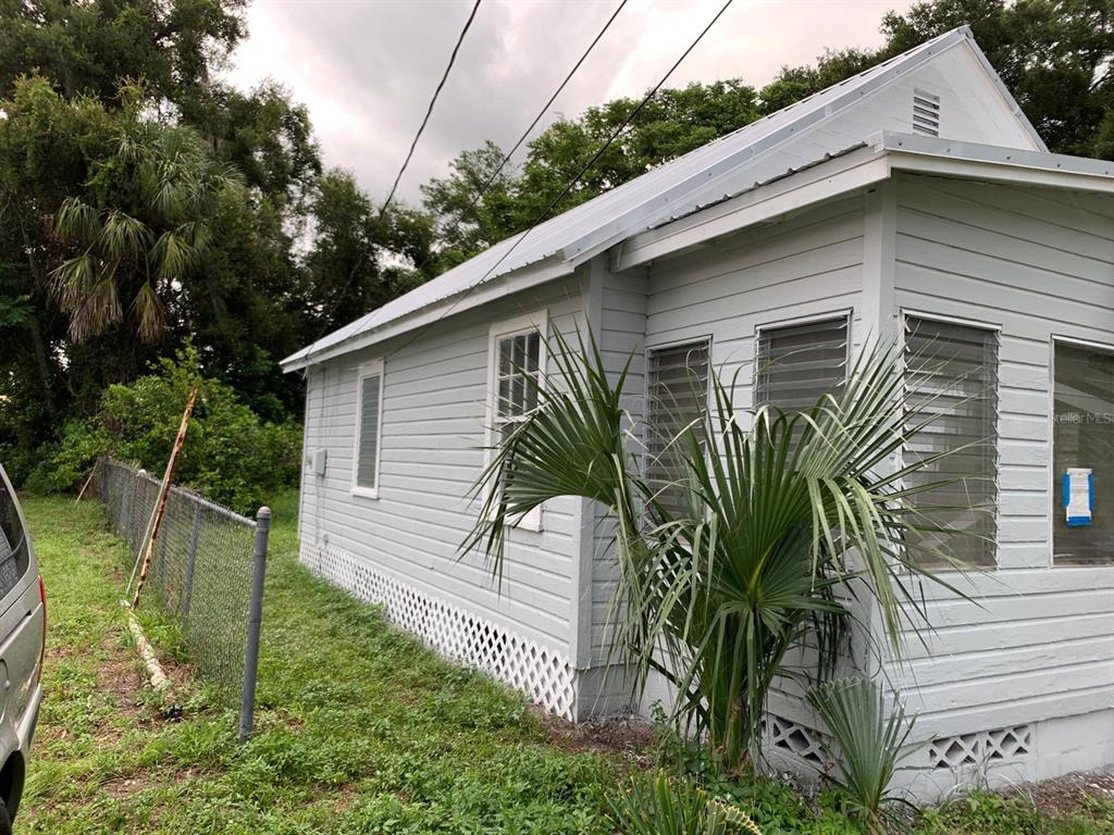 121 KENSINGTON AVENUE, DELAND, FL — photo 3 of 9