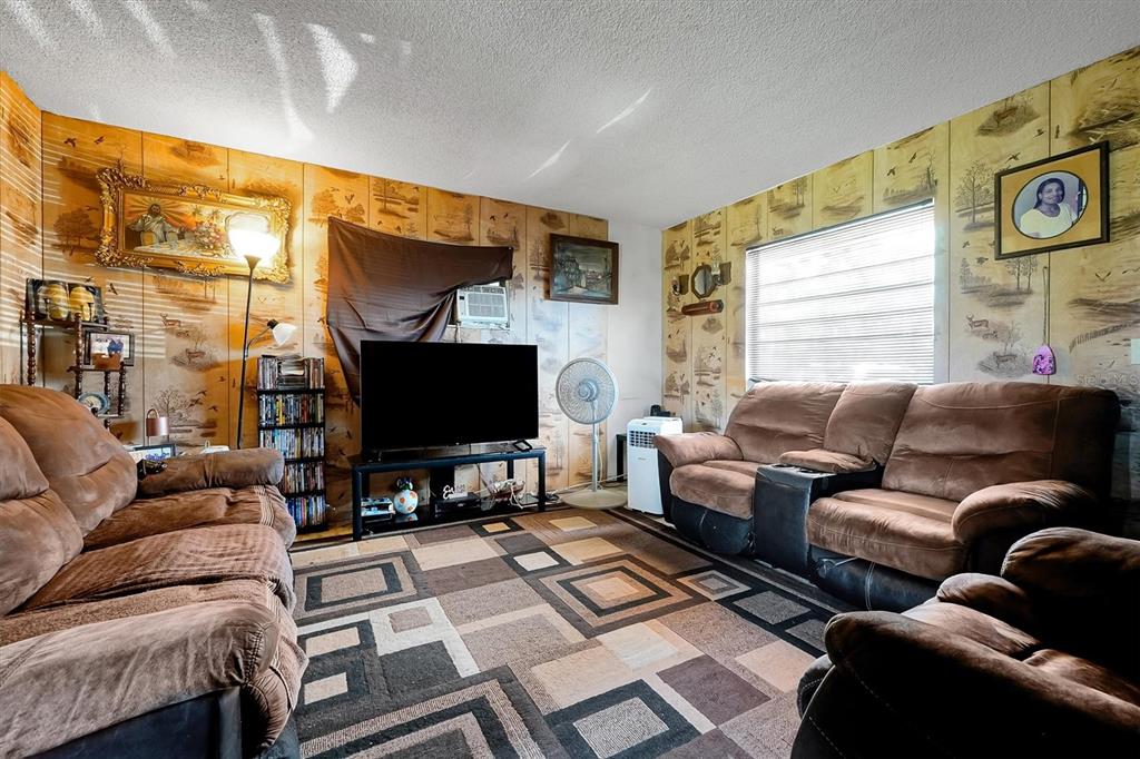 820 BOOKER STREET, HAINES CITY, FL — photo 4 of 29