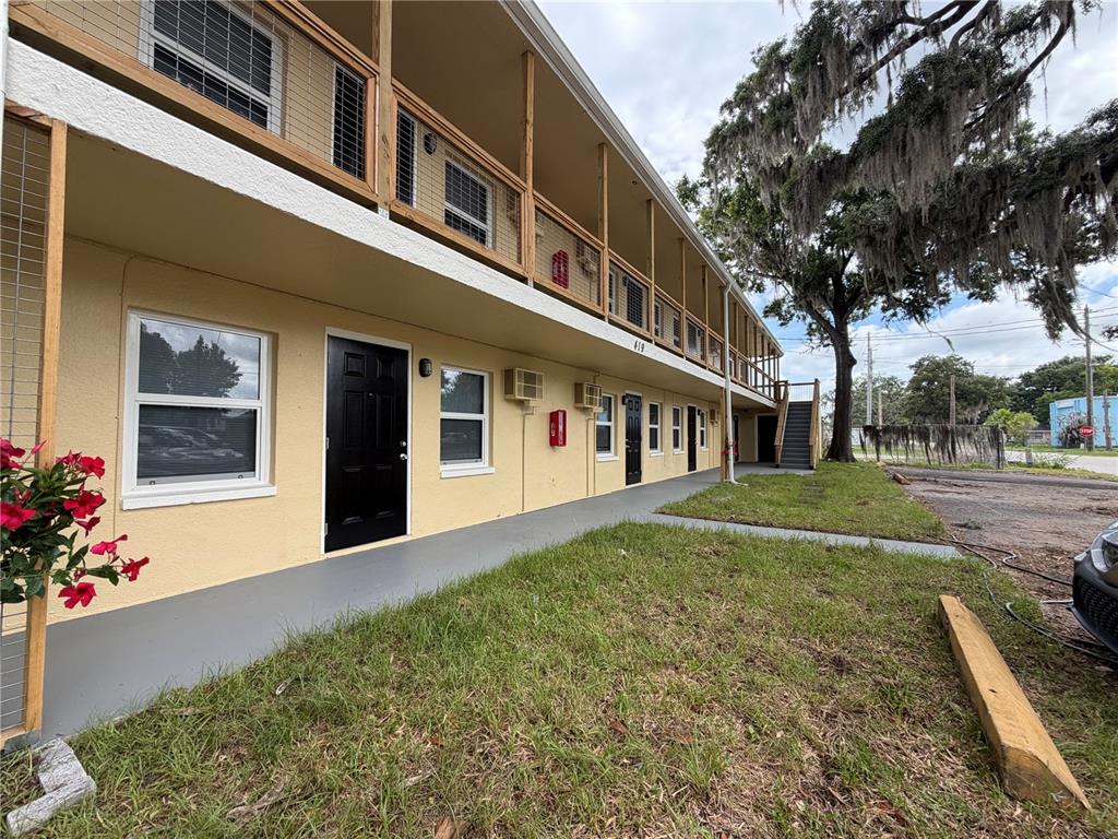 419 GRAPEFRUIT AVENUE UNIT 8B