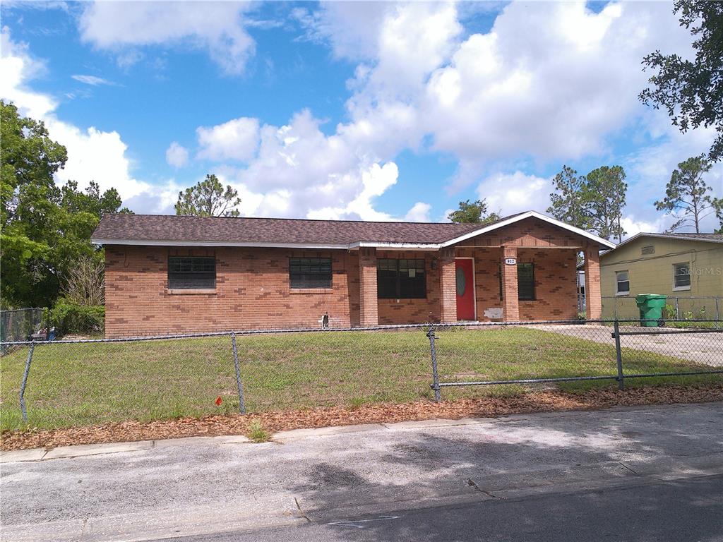 912 OAKHURST DRIVE