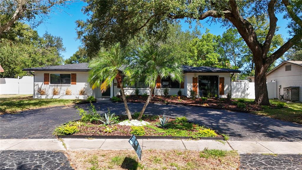 2239 68TH AVENUE N, ST PETERSBURG, FL — photo 3 of 52