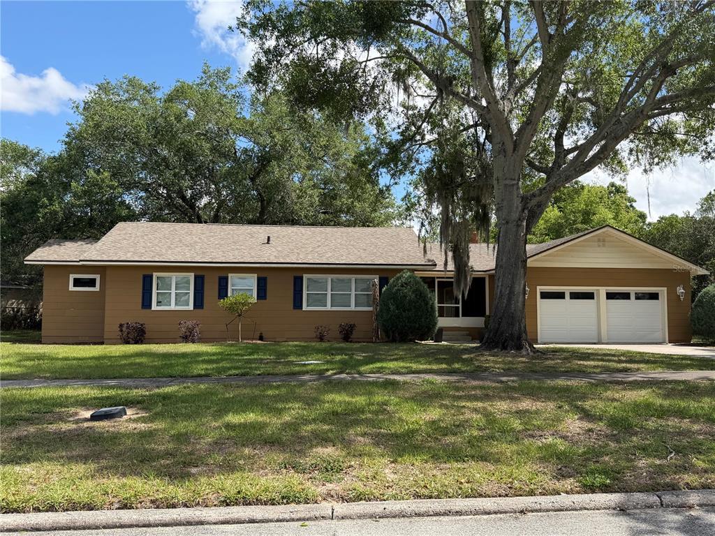 224 W LAKE AVENUE