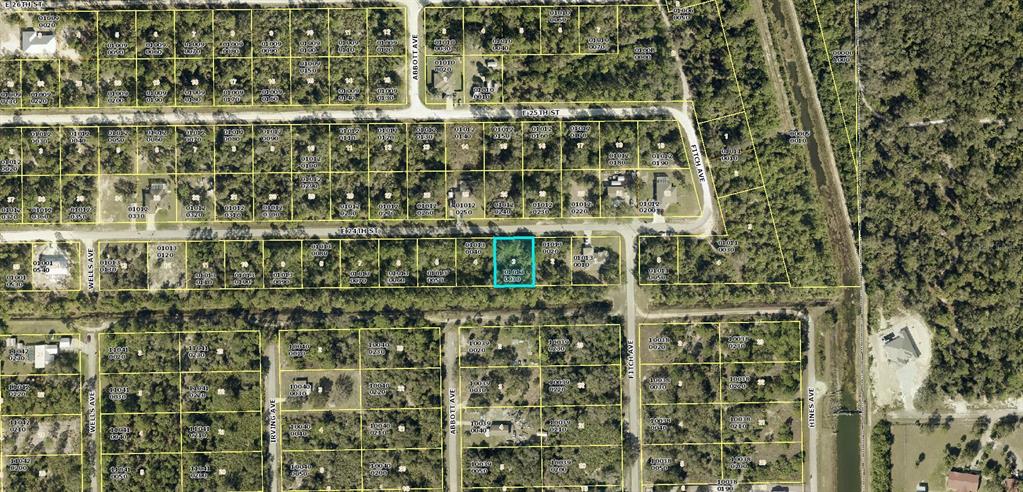 This is an aerial map showing a highlighted vacant lot in a residential neighborhood — 4240 E 24TH STREET, ALVA, FL