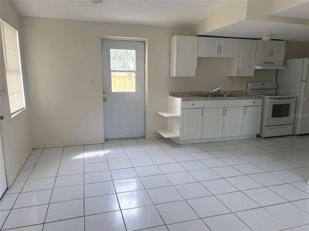 4402 N 72ND STREET, TAMPA, FL — photo 2 of 4