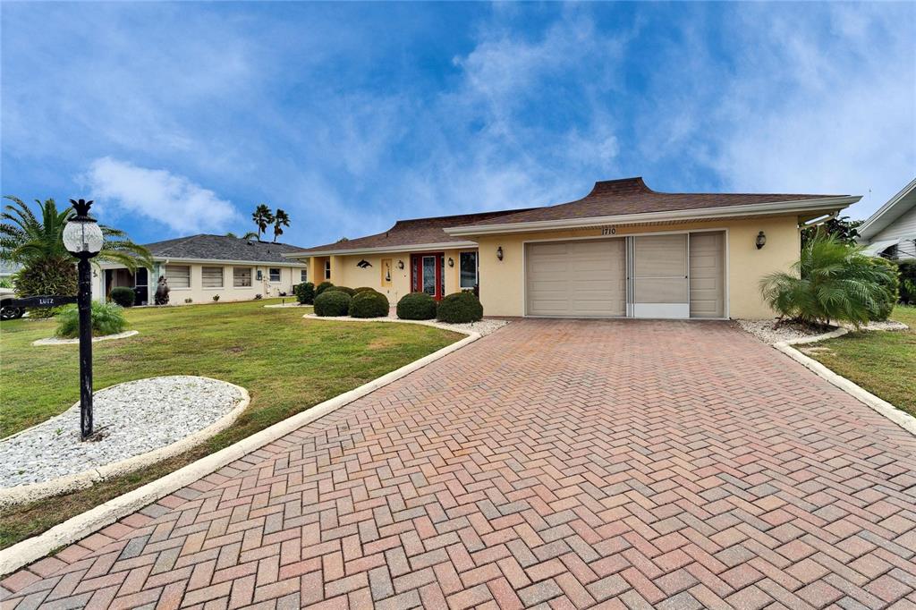 1710 NEW BEDFORD DRIVE, SUN CITY CENTER, FL — photo 2 of 30