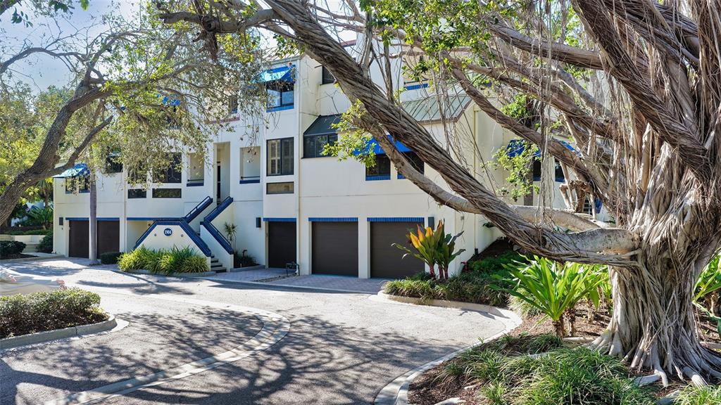 1904 HARBOURSIDE DRIVE UNIT 201