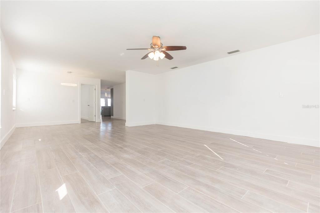 3943 ARKANSAS AVENUE NE, ST PETERSBURG, FL — photo 2 of 32
