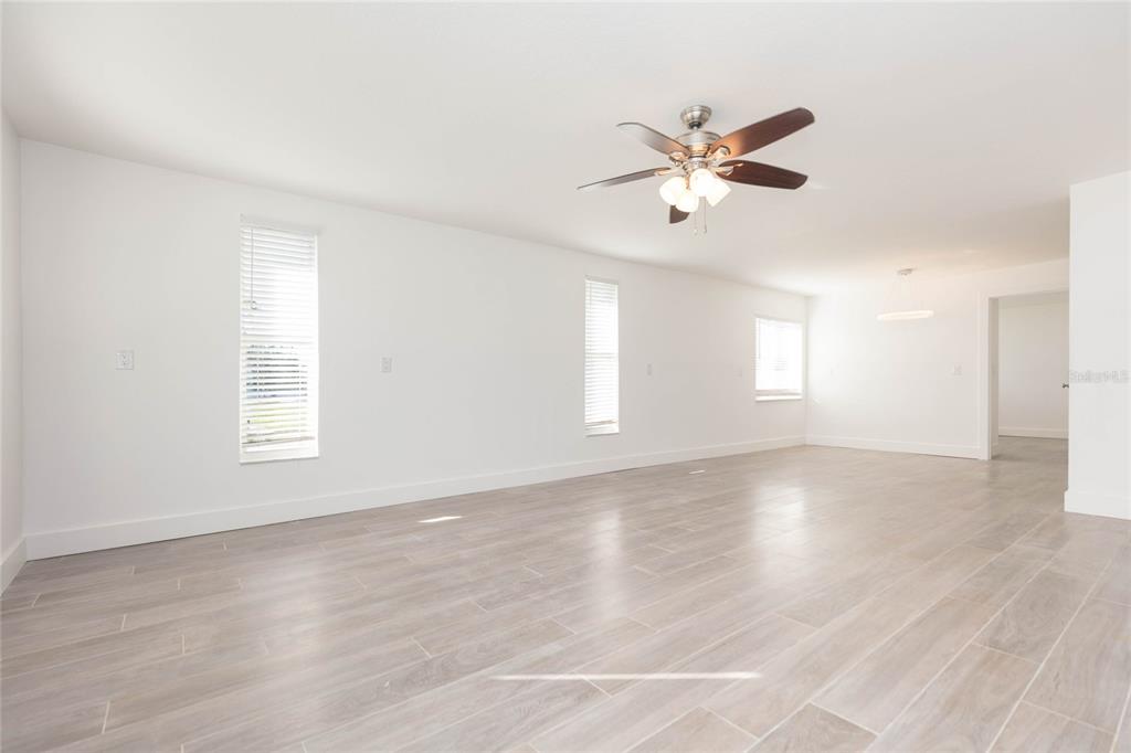 3943 ARKANSAS AVENUE NE, ST PETERSBURG, FL — photo 4 of 32