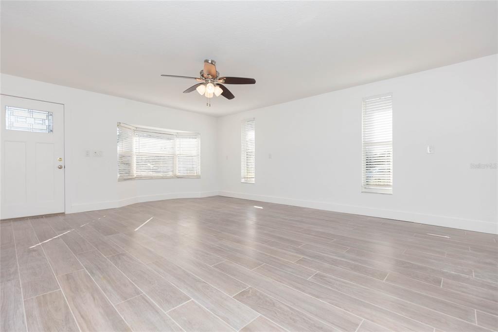 3943 ARKANSAS AVENUE NE, ST PETERSBURG, FL — photo 5 of 32