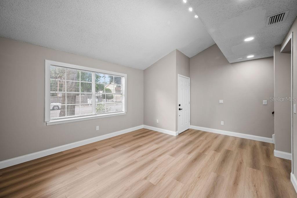 824 W 25TH STREET, SANFORD, FL — photo 4 of 24