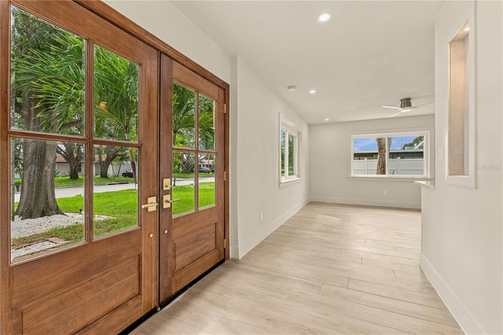3946 HELENA STREET NE, ST PETERSBURG, FL — photo 4 of 30