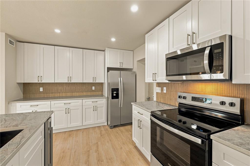 3946 HELENA STREET NE, ST PETERSBURG, FL — photo 5 of 30