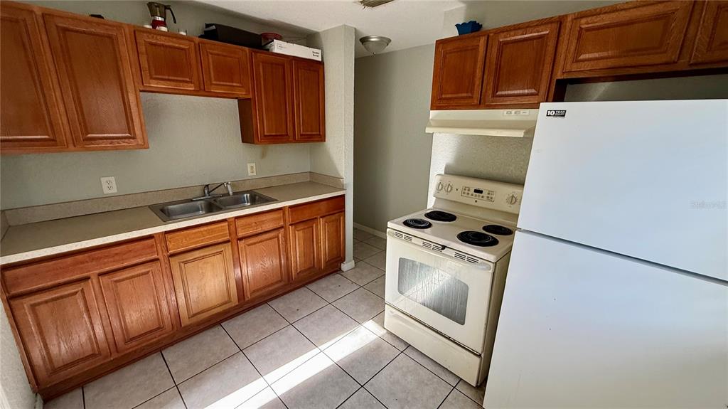102 DR MARTIN LUTHER KING JR AVENUE, WILDWOOD, FL — photo 3 of 9