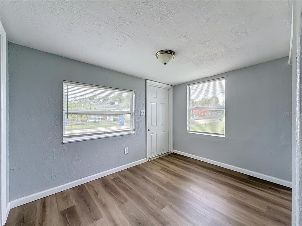 2135 OAKLEY AVENUE S, ST PETERSBURG, FL — photo 3 of 28