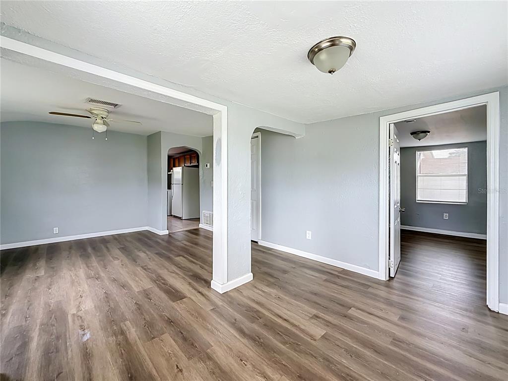2135 OAKLEY AVENUE S, ST PETERSBURG, FL — photo 4 of 28