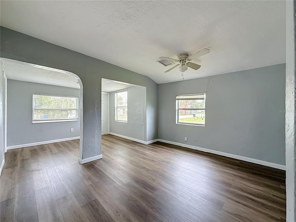 2135 OAKLEY AVENUE S, ST PETERSBURG, FL — photo 5 of 28