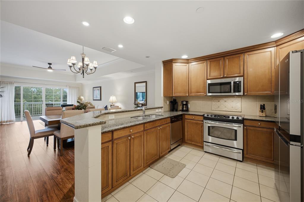 7660 WHISPER WAY UNIT 402, REUNION, FL — photo 4 of 30