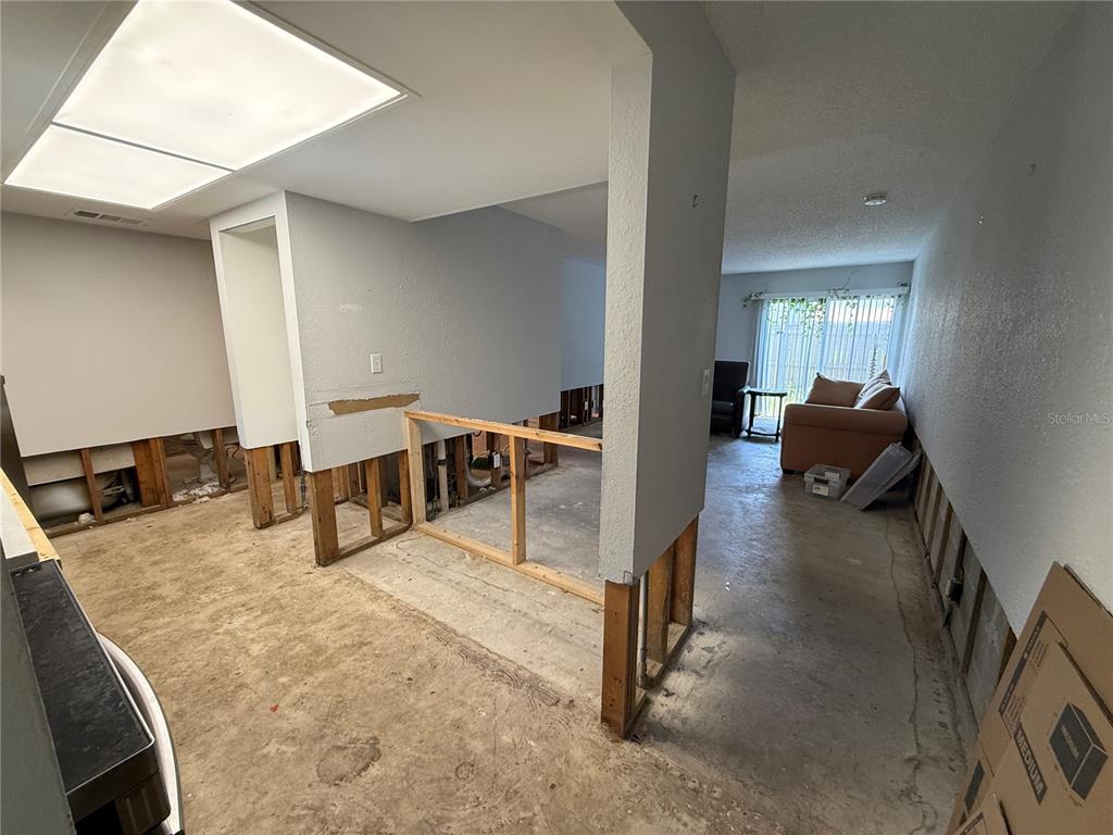 8649 LAKE ISLE DRIVE UNIT 182, TEMPLE TERRACE, FL — photo 3 of 27