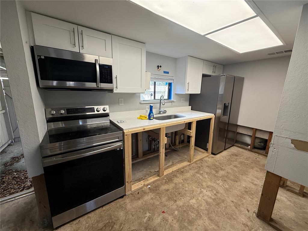 8649 LAKE ISLE DRIVE UNIT 182, TEMPLE TERRACE, FL — photo 4 of 27