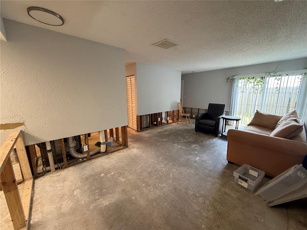 8649 LAKE ISLE DRIVE UNIT 182, TEMPLE TERRACE, FL — photo 5 of 27